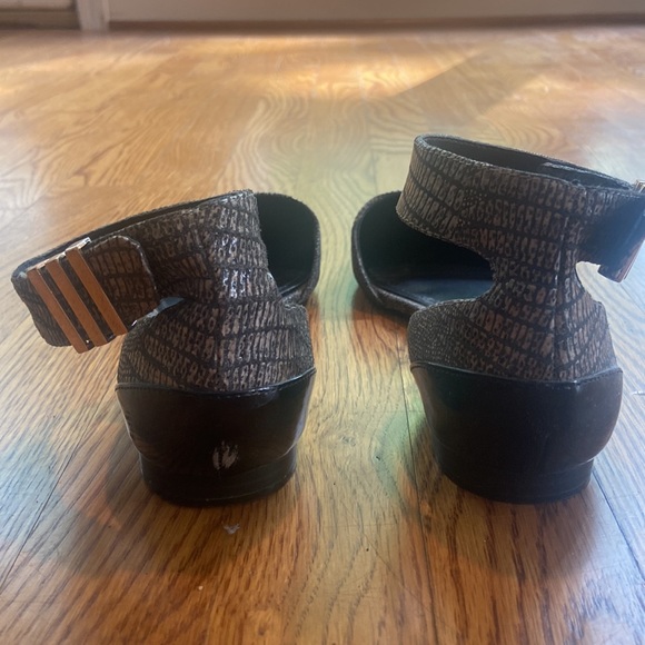 BCBGeneration Pointy Toe Snakeskin Ballet Flats - Picture 3 of 4